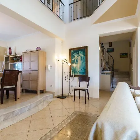 Villa Charming Luxury For 16 People