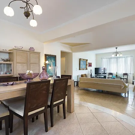 Charming Luxury For 16 People Villa
