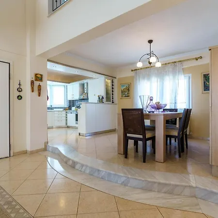 Charming Luxury For 16 People Villa *