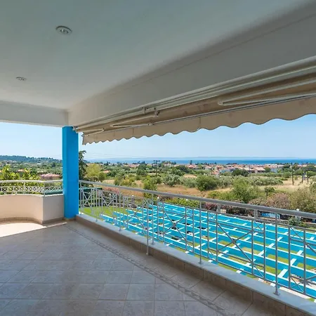 Charming Luxury For 16 People