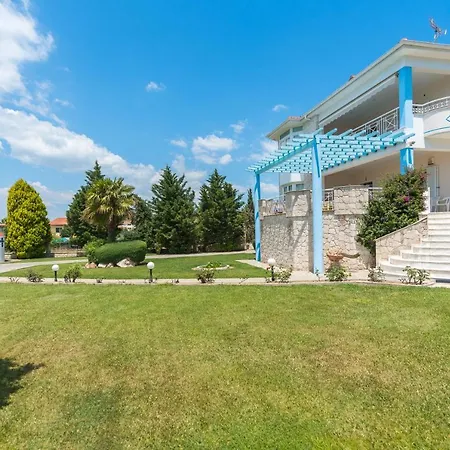 Charming Luxury For 16 People Villa *