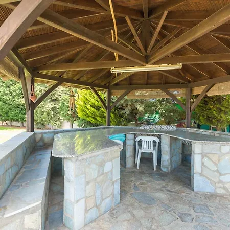 Charming Luxury For 16 People Villa