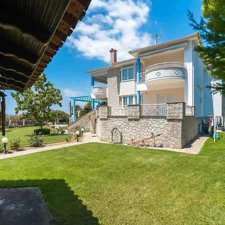 Charming Luxury For 16 People Villa Nikiti (Sithonia)
